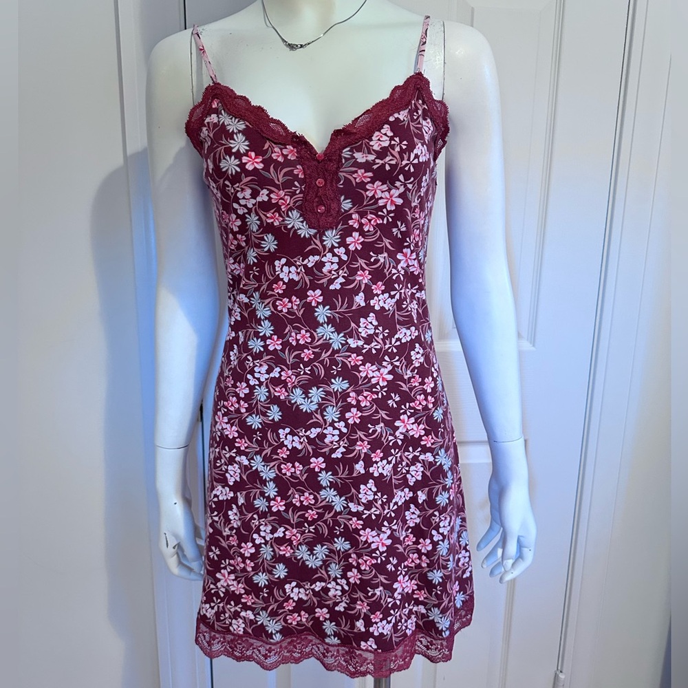 Sesoire Floral Print Nightgown Cotton Blend Chemise Grape Daisies Size S